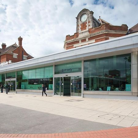Basingstoke Apartments - Westlands House, City Centre, Home-From-Home Exteriör bild